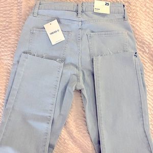 Light denim jeans from forever 21. Style mom jeans